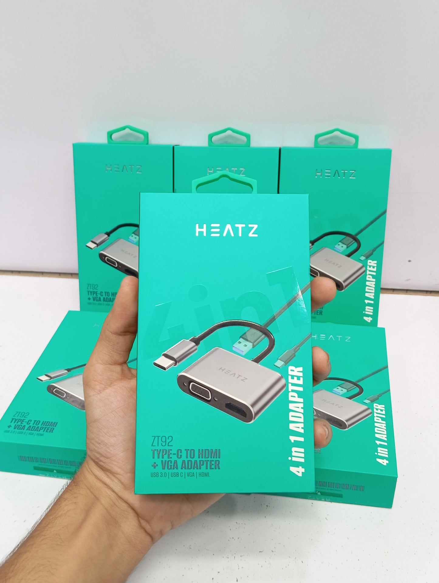 HEATZ 4 in 1, Type c to HDMI + VGA connector. 4K Ultra HD