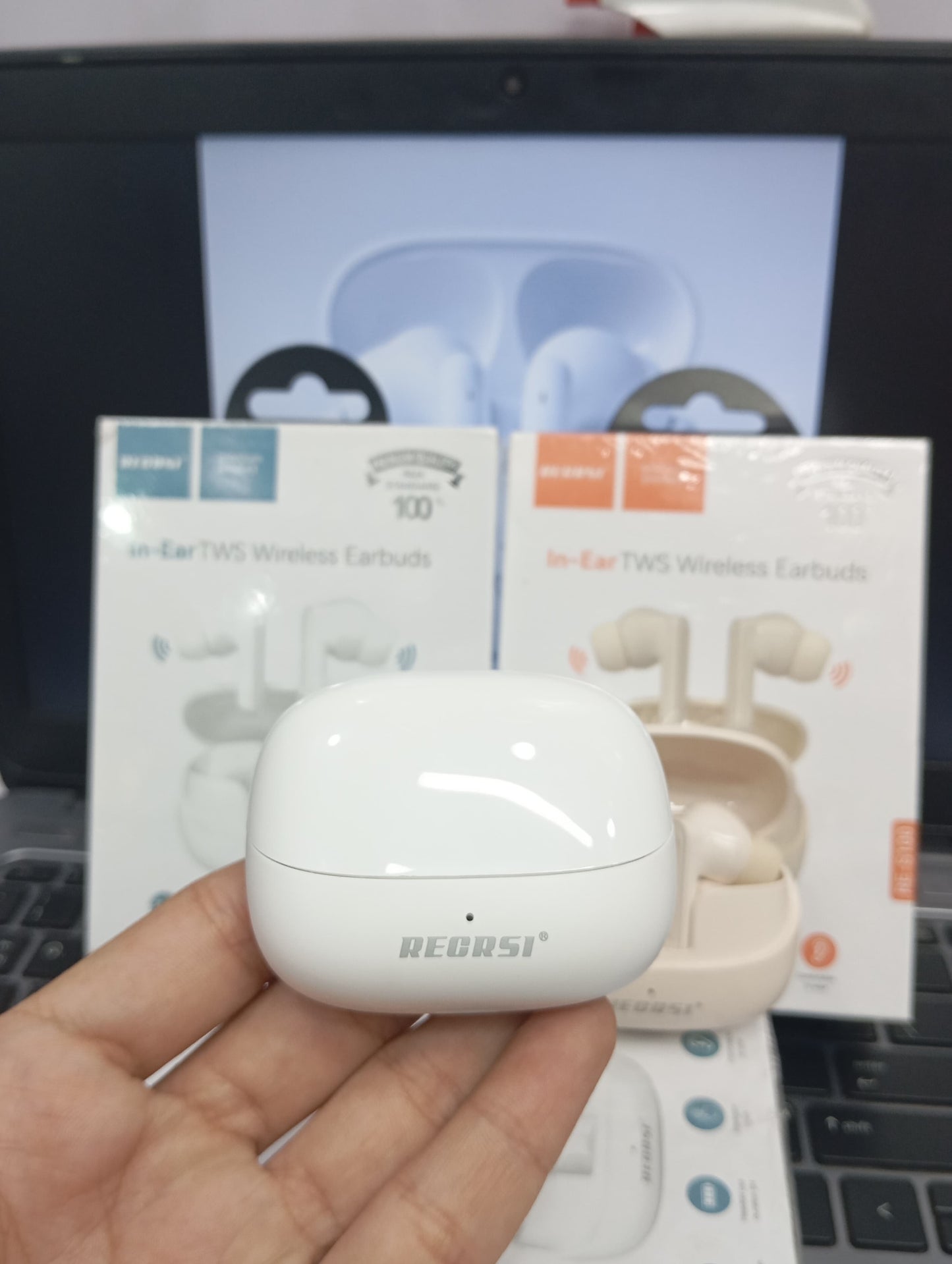 RECRSI RE-S100 TWS Wireless Earbuds.